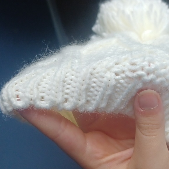 Hat and scarf - Picture 6 of 6